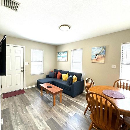 Two Fully Equipped Apartments And A Studio 5 Miles From The Beach St. Petersburg Ngoại thất bức ảnh