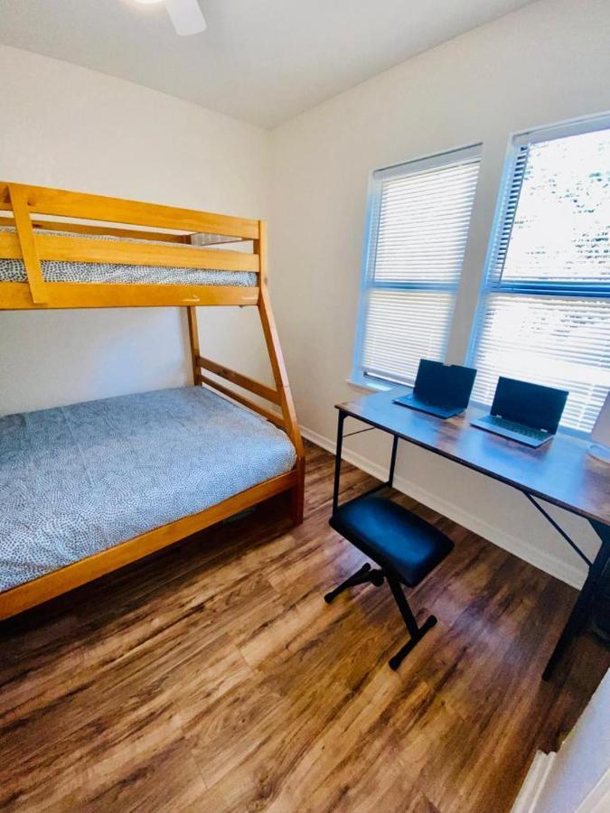 Two Fully Equipped Apartments And A Studio 5 Miles From The Beach St. Petersburg Ngoại thất bức ảnh