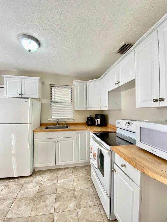 Two Fully Equipped Apartments And A Studio 5 Miles From The Beach St. Petersburg Ngoại thất bức ảnh