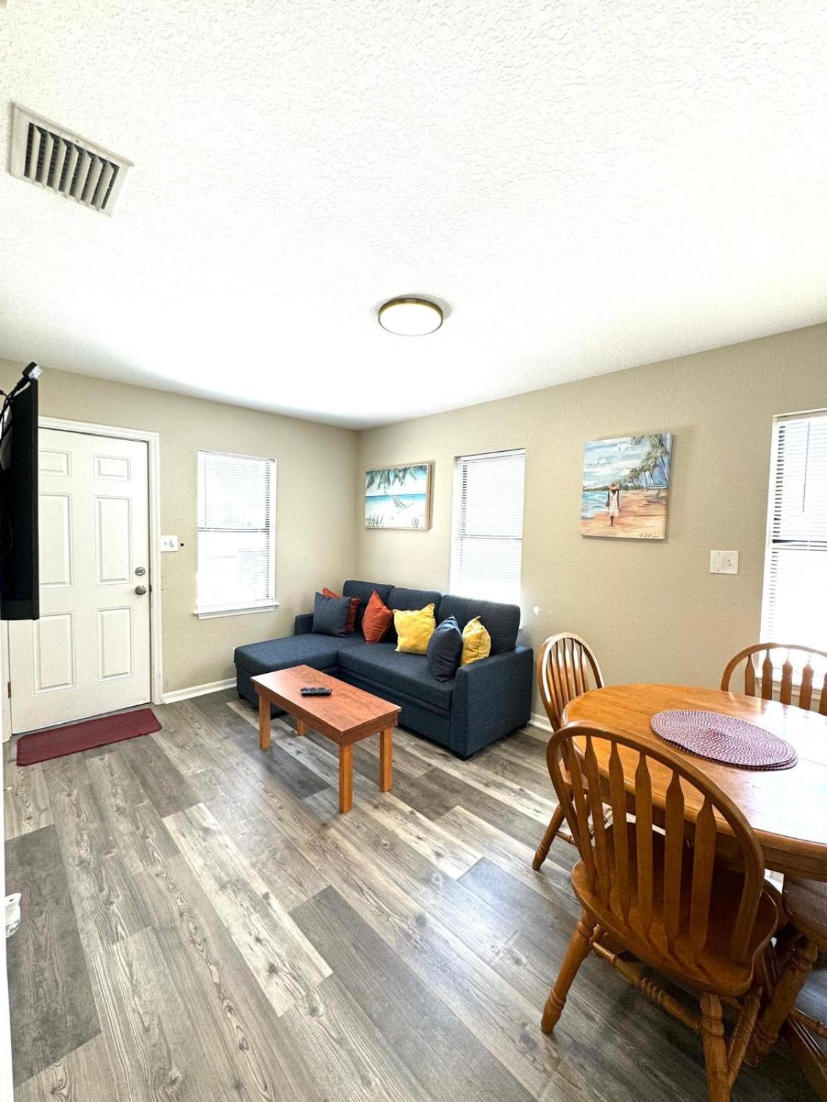 Two Fully Equipped Apartments And A Studio 5 Miles From The Beach St. Petersburg Ngoại thất bức ảnh