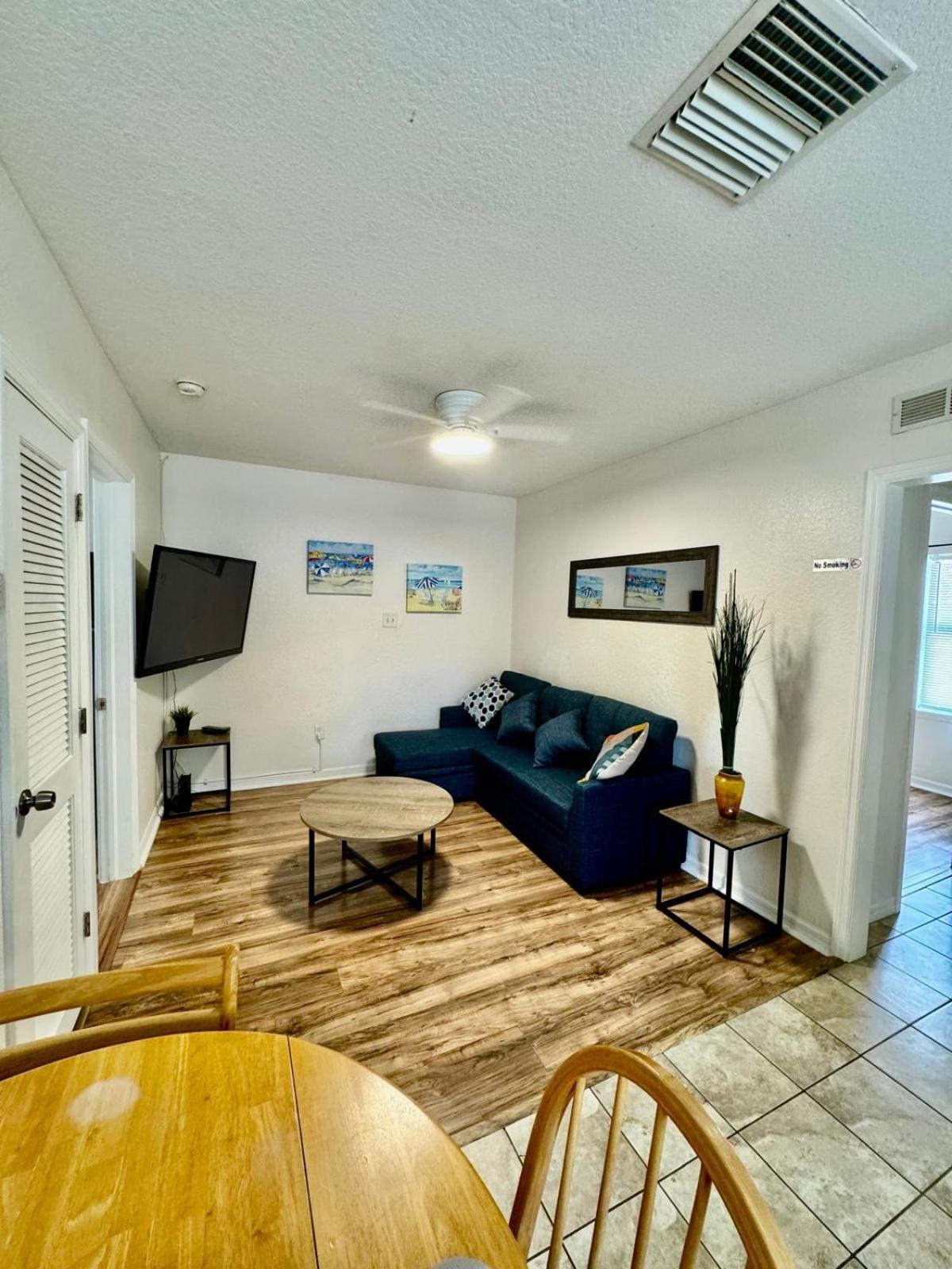 Two Fully Equipped Apartments And A Studio 5 Miles From The Beach St. Petersburg Ngoại thất bức ảnh